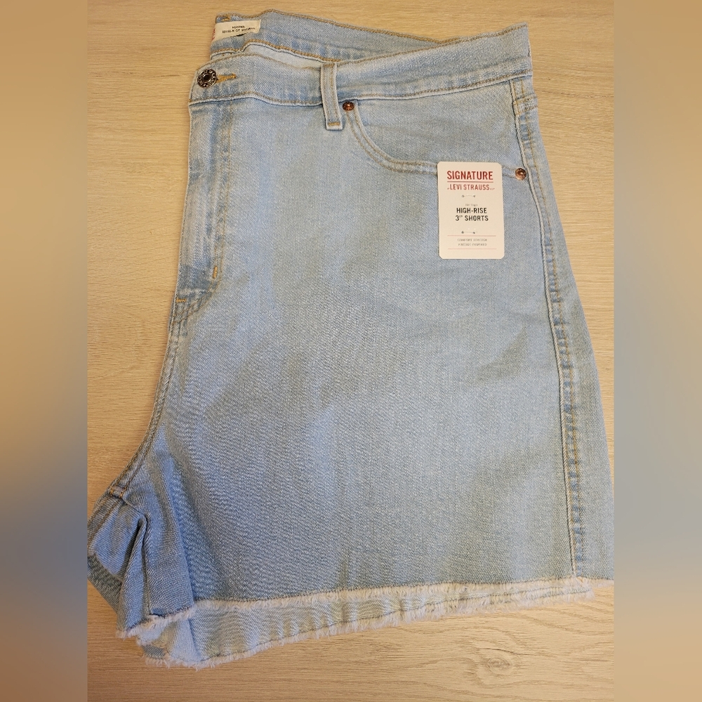 Signature Levi Strauss Light Blue Denim Shorts 3"